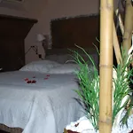 Secret D Nuit D Hotes ,hotel ,a Pres De Onnaing,avec Piscine Отель типа 