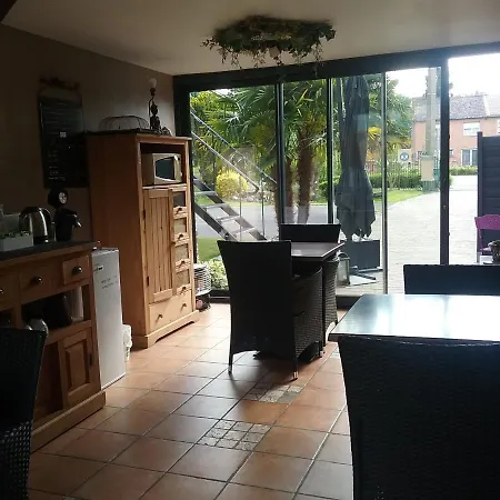 D Hotes ,hotel ,secret D'une Nuit A Vicq Pres De Onnaing,avec Piscine Bed & Breakfast Vicq (Nord)
