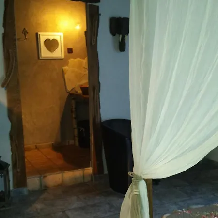 Bed & Breakfast D Hotes ,hotel ,secret D'une Nuit A Vicq Pres De Onnaing,avec Piscine 3*
