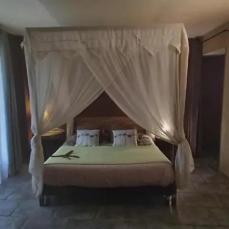 Alojamento de Acomodação e Pequeno-almoço Secret D Nuit D Hotes ,hotel ,a Pres De Onnaing,avec Piscine Vicq (Nord)
