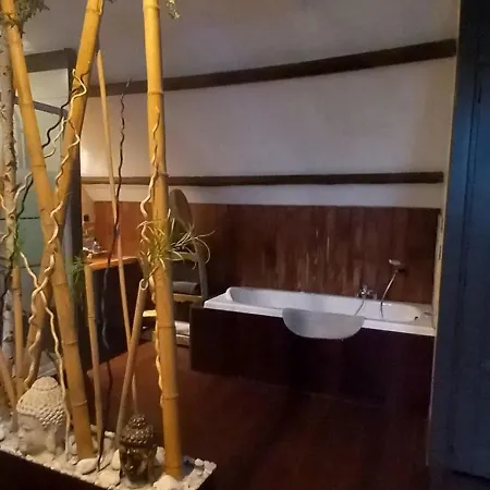 D Hotes ,hotel ,secret D'une Nuit A Pres De Onnaing,avec Piscine 住宿加早餐酒店 3*