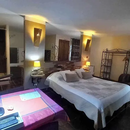 Secret D Nuit D Hotes ,hotel ,a Pres De Onnaing,avec Piscine Oda ve Kahvaltı 3*