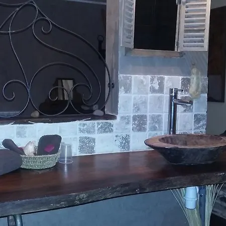 D Hotes ,hotel ,secret D'une Nuit A Pres De Onnaing,avec Piscine 3*