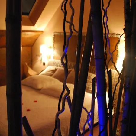 D Hotes ,hotel ,secret D'une Nuit A Vicq Pres De Onnaing,avec Piscine Bed & Breakfast