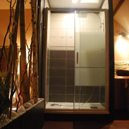 D Hotes ,hotel ,secret D'une Nuit A Pres De Onnaing,avec Piscine 住宿加早餐酒店 3*